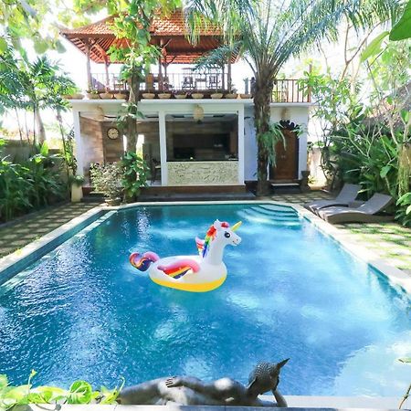 The Laras Villa Jimbaran Exterior foto